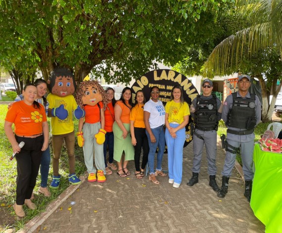 Secretaria de Assistência Social promove ações de conscientização em praça pública e escolas do...